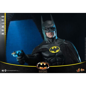 Hot Toys Batman (1989) Movie Masterpiece 1/6 Scale Batman (Deluxe Version) 