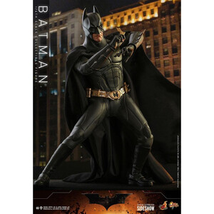 Hot Toys Batman Begins Movie Masterpiece 1/6 Scale Batman Hot Toys Exclusive 