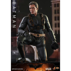 Hot Toys Batman Begins Movie Masterpiece 1/6 Scale Batman Hot Toys Exclusive 
