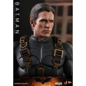 Hot Toys Batman Begins Movie Masterpiece 1/6 Scale Batman Hot Toys Exclusive 