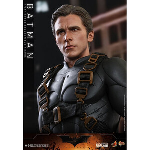 Hot Toys Batman Begins Movie Masterpiece 1/6 Scale Batman Hot Toys Exclusive 