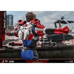 Hot Toys Iron Man 2 Movie Masterpiece 1/6 Scale Tony Stark (Mark V Suit Up Version) 