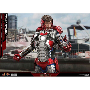 Hot Toys Iron Man 2 Movie Masterpiece 1/6 Scale Tony Stark (Mark V Suit Up Version) 