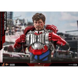 Hot Toys Iron Man 2 Movie Masterpiece 1/6 Scale Tony Stark (Mark V Suit Up Version) Deluxe 