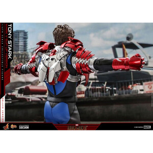 Hot Toys Iron Man 2 Movie Masterpiece 1/6 Scale Tony Stark (Mark V Suit Up Version) Deluxe 