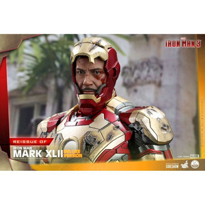Hot Toys Iron Man 3 1/4 Scale Iron Man Mark XLII Deluxe Ver. 