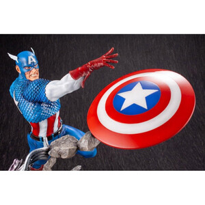Kotobukiya Marvel Comics 1/6 Scale Fine Art Captain America - Damaged packaging 