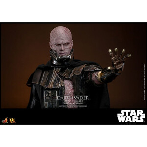 Hot Toys Star Wars 1/6 Scale Darth Vader (Battle Damaged) Deluxe Version 