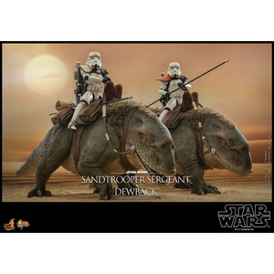 Hot Toys Star Wars Episode IV Action Figure 2-Pack 1/6 Sandtrooper Sergeant & Dewback 