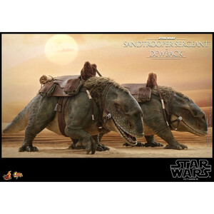 Hot Toys Star Wars Episode IV Action Figure 2-Pack 1/6 Sandtrooper Sergeant & Dewback 