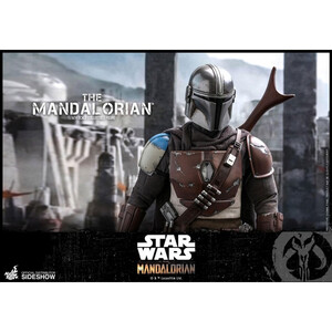Hot Toys Star Wars The Mandalorian 1/6 Scale The Mandalorian - Damaged packaging 