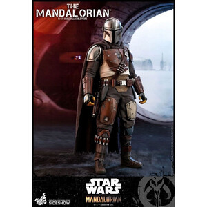 Hot Toys Star Wars The Mandalorian 1/6 Scale The Mandalorian - Damaged packaging 