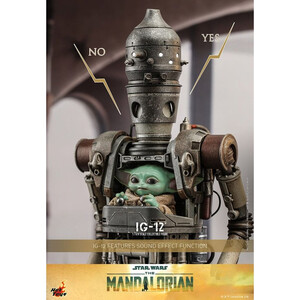 Hot Toys Star Wars: The Mandalorian 1/6 Scale IG-12 