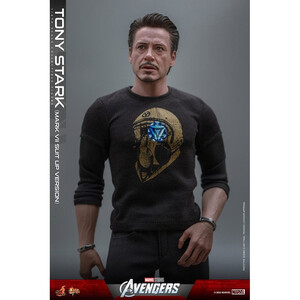 Hot Toys The Avengers Movie Masterpiece 1/6 Scale Tony Stark (Mark VII Suit-Up Version) 31 cm 