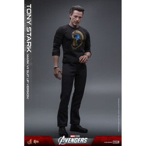 Hot Toys The Avengers Movie Masterpiece 1/6 Scale Tony Stark (Mark VII Suit-Up Version) 31 cm 