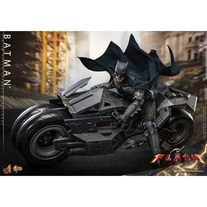 Hot Toys The Flash Movie Masterpiece 1/6 Scale Batman 