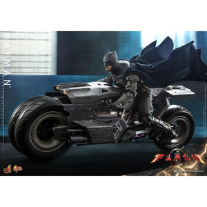 Hot Toys The Flash Movie Masterpiece 1/6 Scale Batman 