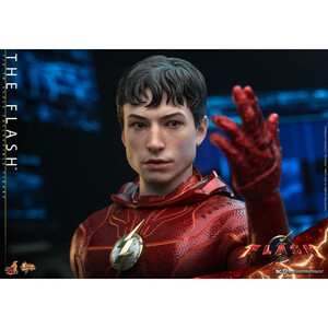 Hot Toys The Flash Movie Masterpiece 1/6 Scale The Flash 