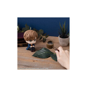 Megahouse Fantastic Beasts Look Up Figure Newt Scamander 