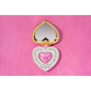 Bandai Sailor Moon: Pretty Guardian Sailor Moon Proplica Cosmic Heart Compact (Brilliant Color Edition) 