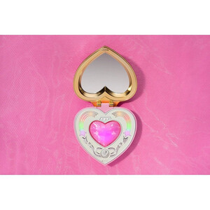 Bandai Sailor Moon: Pretty Guardian Sailor Moon Proplica Cosmic Heart Compact (Brilliant Color Edition) 