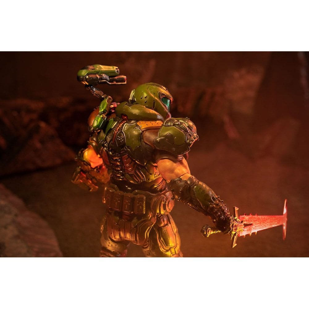 Doom figurine Doomslayer exclusive Dark Horse - France Figurines
