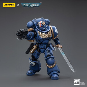 JoyToy Warhammer 40k 1/18 Scale Action Figure Ultramarines Primaris Lieutenant Argaranthe 