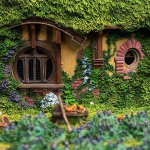 Weta Workshop Lord of the Rings Statue Bag End on the Hill Limited Edition 