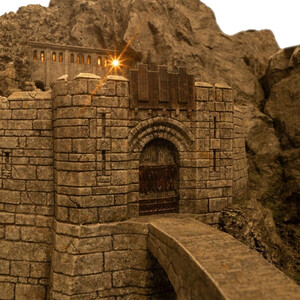 Weta Workshop Lord of the Rings Statue Helm's Deep 