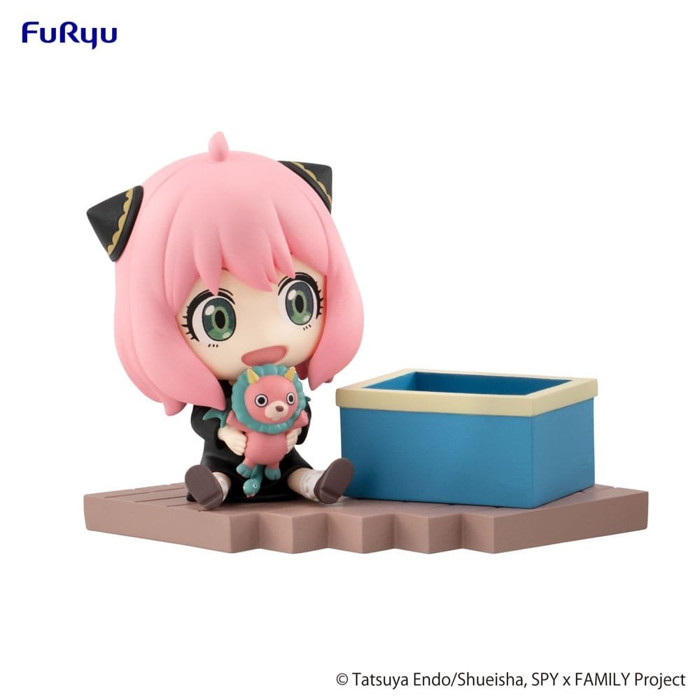 Furyu Spy x Family Hold Figure Anya Forger 