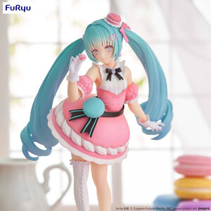 Furyu Hatsune Miku Exceed Creative Hatsune Miku Sweet Sweets Series Macaroon 