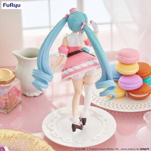 Furyu Hatsune Miku Exceed Creative Hatsune Miku Sweet Sweets Series Macaroon 