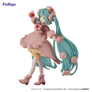 Furyu Hatsune Miku SweetSweets Series Strawberry Chocolate Short 