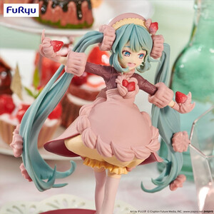 Furyu Hatsune Miku SweetSweets Series Strawberry Chocolate Short 