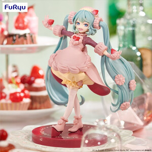 Furyu Hatsune Miku SweetSweets Series Strawberry Chocolate Short 