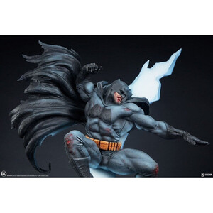 SideShow Collectibles DC Comics Premium Format Batman: The Dark Knight Returns 