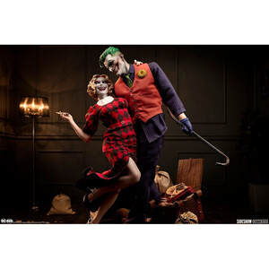 SideShow Collectibles DC Comics 1/5 Scale Mythos The Joker and Harley Quinn: Lawless Love 