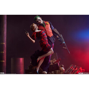 SideShow Collectibles DC Comics 1/5 Scale Mythos The Joker and Harley Quinn: Lawless Love 