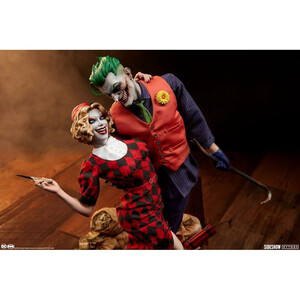 SideShow Collectibles DC Comics 1/5 Scale Mythos The Joker and Harley Quinn: Lawless Love 