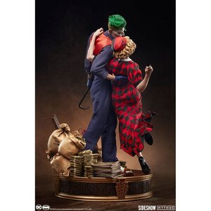 SideShow Collectibles DC Comics 1/5 Scale Mythos The Joker and Harley Quinn: Lawless Love 