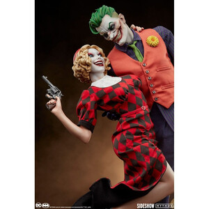 SideShow Collectibles DC Comics 1/5 Scale Mythos The Joker and Harley Quinn: Lawless Love 