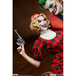SideShow Collectibles DC Comics 1/5 Scale Mythos The Joker and Harley Quinn: Lawless Love 