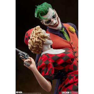 SideShow Collectibles DC Comics 1/5 Scale Mythos The Joker and Harley Quinn: Lawless Love 
