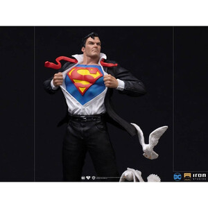 Iron Studios DC Comics Deluxe 1/10 Art Scale Clark Kent 