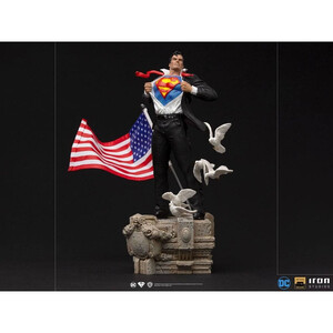 Iron Studios DC Comics Deluxe 1/10 Art Scale Clark Kent 