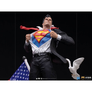 Iron Studios DC Comics Deluxe 1/10 Art Scale Clark Kent 
