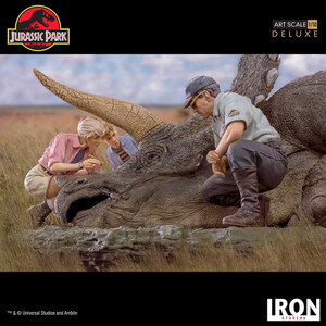 Iron Studios Jurassic Park 1/10 Art Scale Deluxe Triceratops 