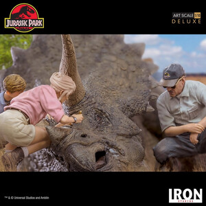 Iron Studios Jurassic Park 1/10 Art Scale Deluxe Triceratops 