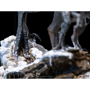 Iron Studios Jurassic World Dominion 1/10 Deluxe Art Scale Blue and Beta 