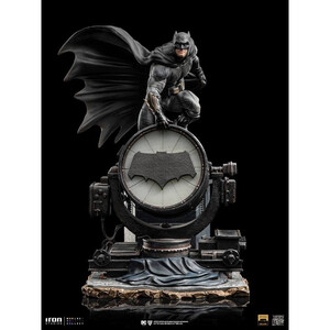 Iron Studios Zack Snyder's Justice League 1/10 Deluxe Art Scale Batman on Batsignal 